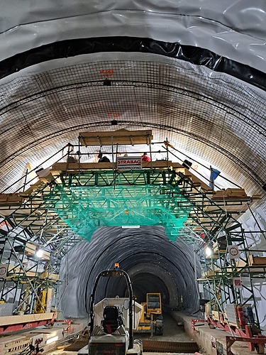 placemetn of scaffold for hydroinsulation and reinforcement works