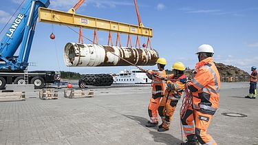 Construction of trenchless shore crossing