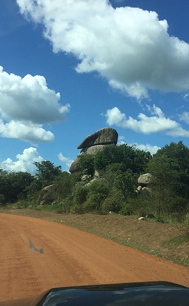STRABAG International unterzeichnete den Vertrag für das Projekt „Modernisierung der Straße Atiak–Laropi (66 km) auf Asphaltstandard“ in Uganda STRABAG International unterzeichnete den Vertrag für das Projekt „Modernisierung der Straße Atiak–Laropi (66 km) auf Asphaltstandard“ in Uganda