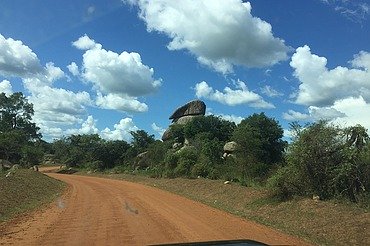 STRABAG International unterzeichnete den Vertrag für das Projekt „Modernisierung der Straße Atiak–Laropi (66 km) auf Asphaltstandard“ in Uganda STRABAG International unterzeichnete den Vertrag für das Projekt „Modernisierung der Straße Atiak–Laropi (66 km) auf Asphaltstandard“ in Uganda