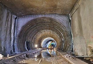Eingang in den Tunnel - Verstärkung der Stirnwand