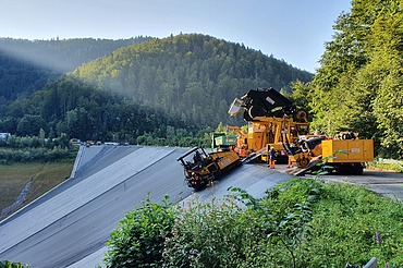 ehabilitation of the dam embankment and new construction of a controlled sealing.