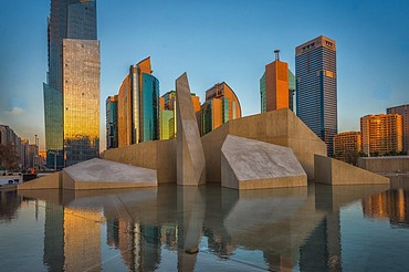 die erste Bibliothek und das erste Theater der Stadt