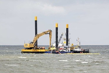 The geological conditions consisted of sand and clay with glacial boulders of rocks in the intermediate zone in between.