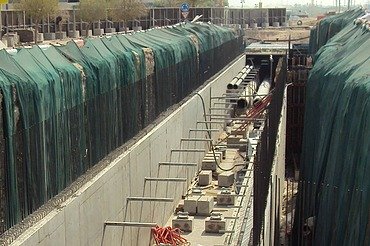 Planung und Bau des südlichen Versorgungstunnels und der zugehörigen Versorgungsleitungen