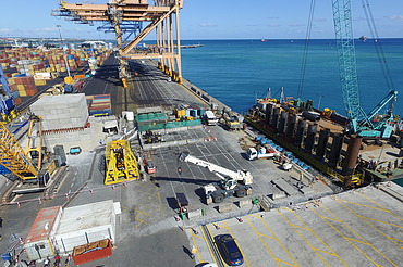 Expansion and reinforcement of the port